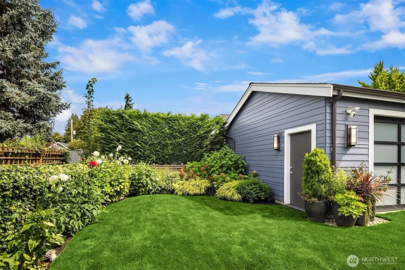 Property photo for 1810 2nd Avenue N, Seattle photo 34