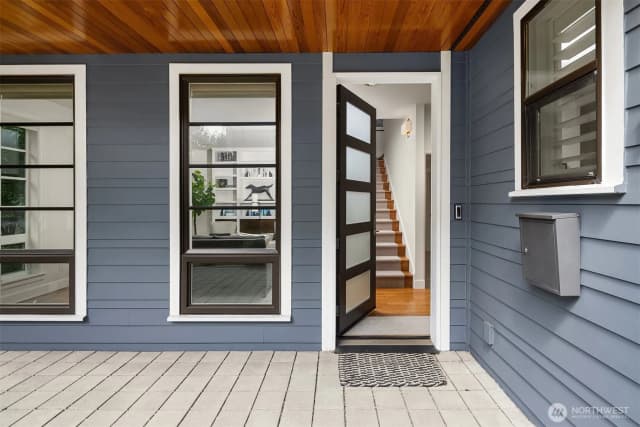Property photo for 1810 2nd Avenue N, Seattle photo 3
