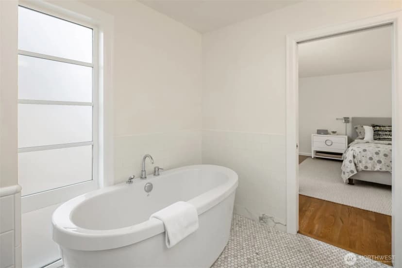 Property photo for 1810 2nd Avenue N, Seattle photo 22