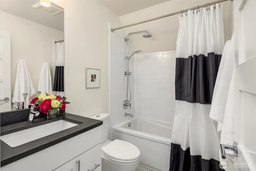 Property photo for 1810 2nd Avenue N, Seattle photo 31