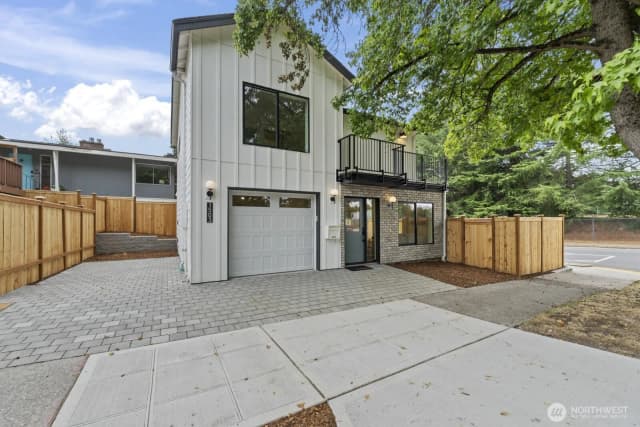 Property photo for 1503 Ne 73rd Street, Seattle photo 2