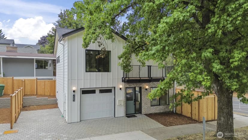 Property photo for 1503 Ne 73rd Street, Seattle photo 3
