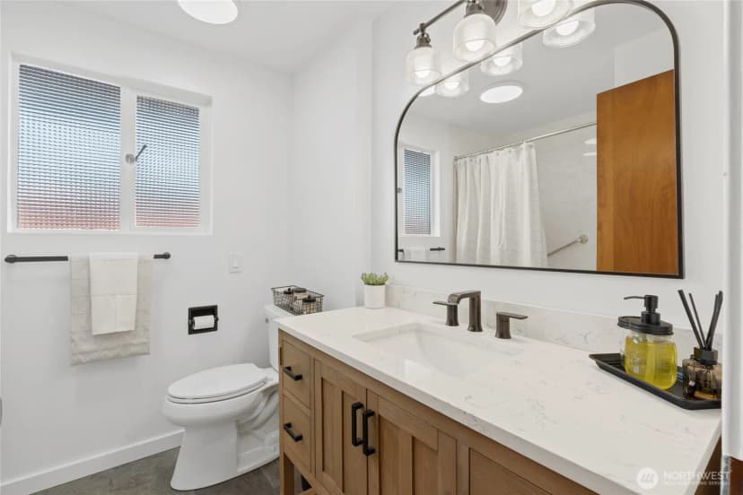 Property photo for 13709 32nd Avenue S, Seattle photo 16