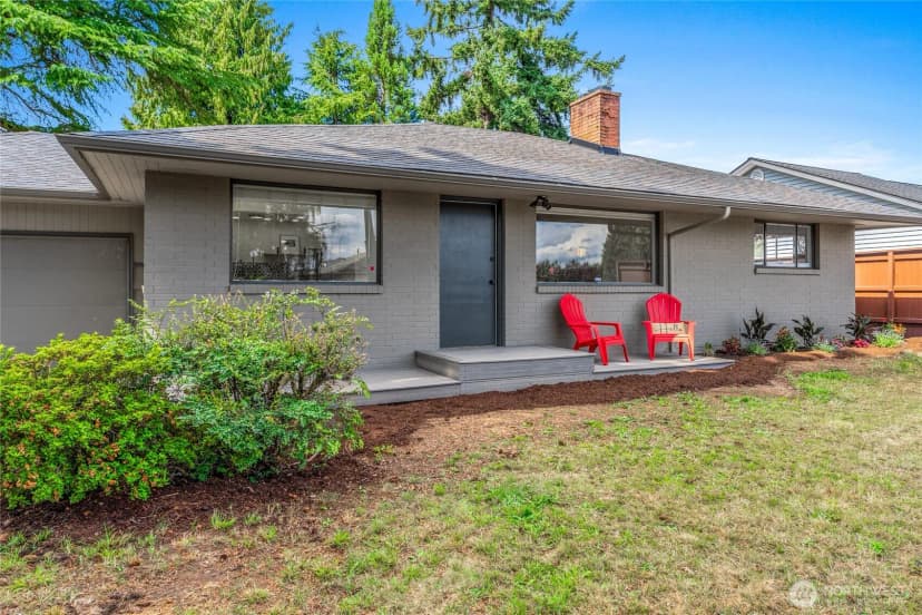 Property photo for 13709 32nd Avenue S, Seattle photo 2