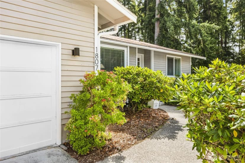 Property photo for 1807 Sw 352nd Place, Federal Way photo 3