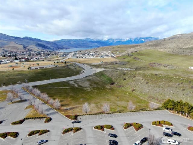 Property photo for 100 N Apple Blossom Drive, Chelan photo 3