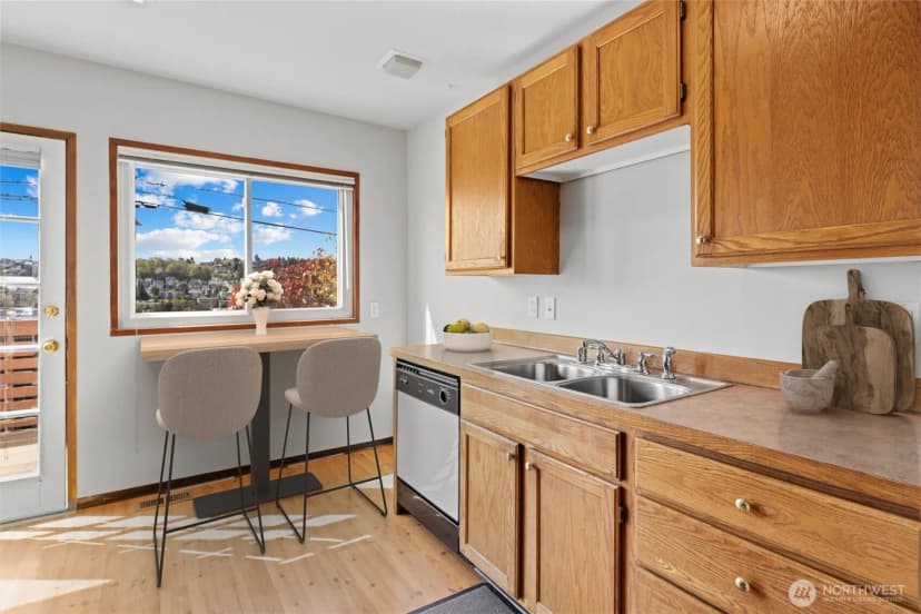 Property photo for 2632 14th Avenue W, Seattle photo 15