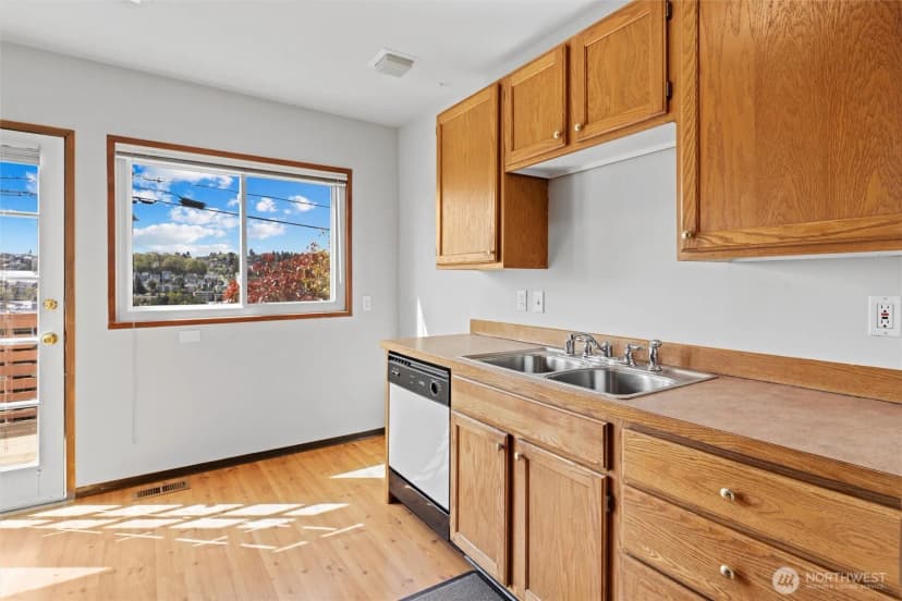 Property photo for 2632 14th Avenue W, Seattle photo 18