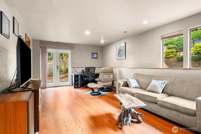 Property photo for 3414 Nassau Avenue Ne, Tacoma photo 11