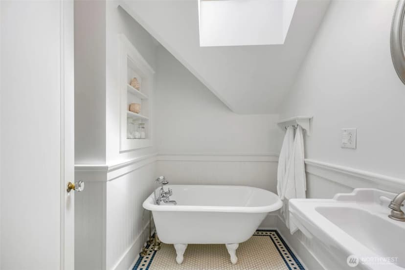Property photo for 3231 35th Avenue S, Seattle photo 19