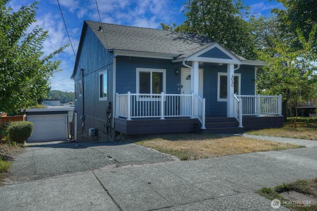 Property photo for 4040 32rd Avenue Sw, Seattle