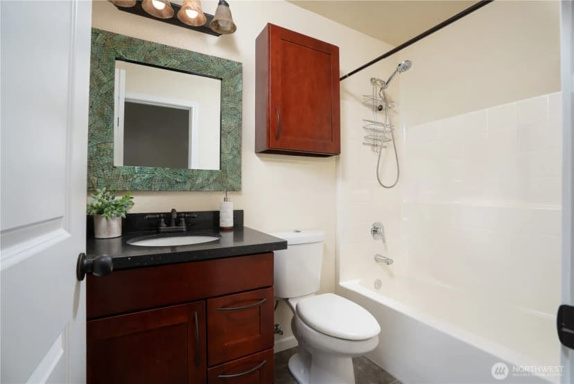 Property photo for 4040 32rd Avenue Sw, Seattle photo 13