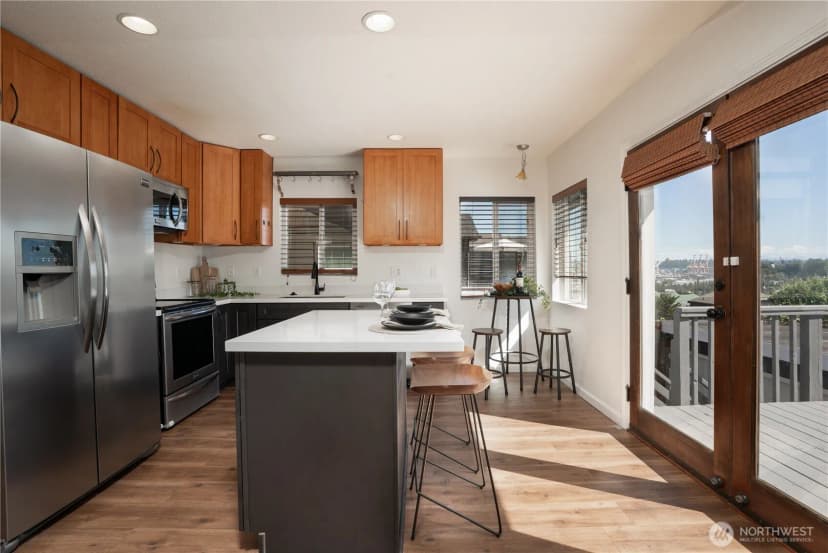 Property photo for 4040 32rd Avenue Sw, Seattle photo 5