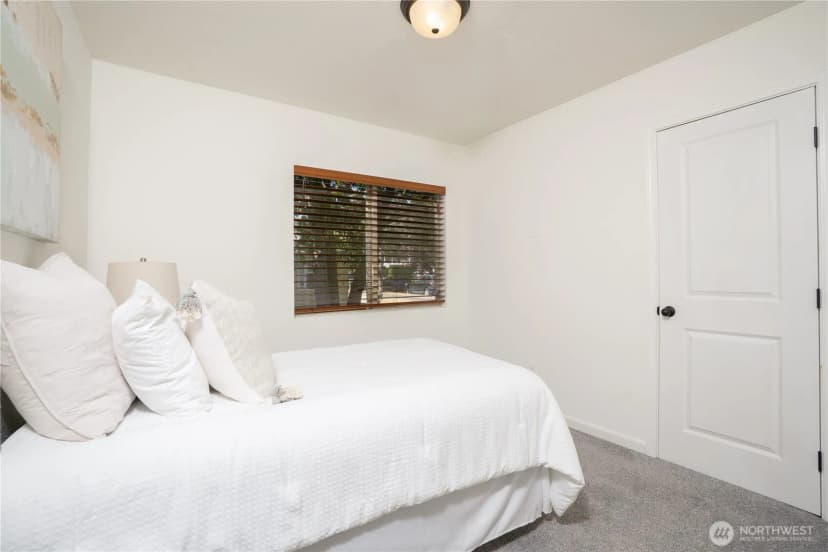 Property photo for 4040 32rd Avenue Sw, Seattle photo 12