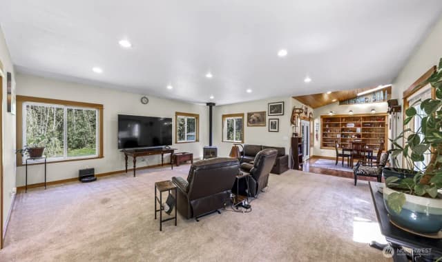 Property photo for 19379 Morton Road, Burlington photo 4
