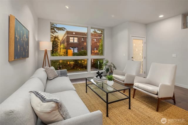 Property photo for 724 Belmont Place E, Seattle photo 4