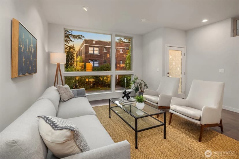 Property photo for 724 Belmont Place E, Seattle photo 4