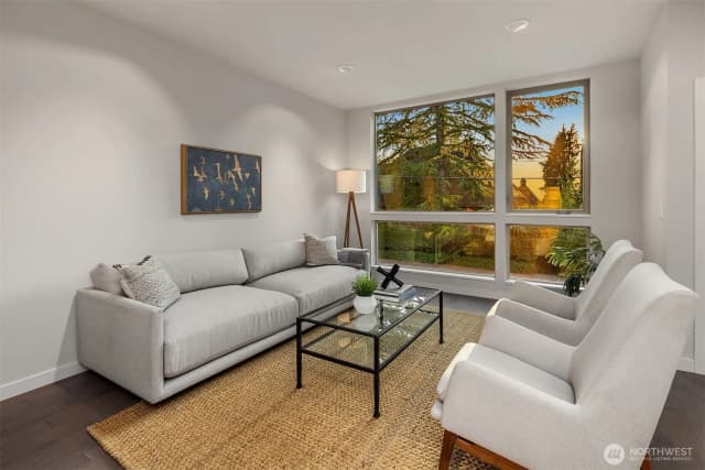 Property photo for 724 Belmont Place E, Seattle photo 3