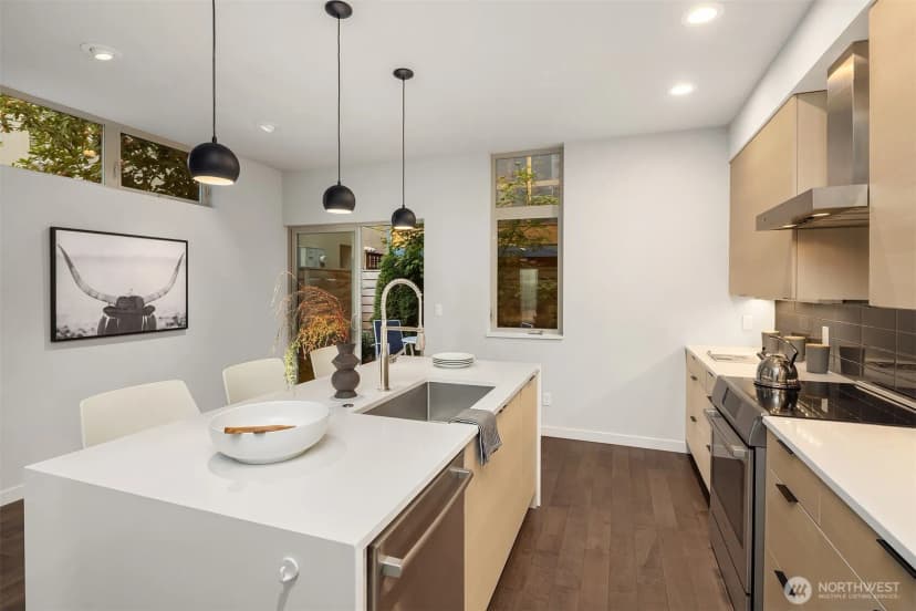 Property photo for 724 Belmont Place E, Seattle photo 10