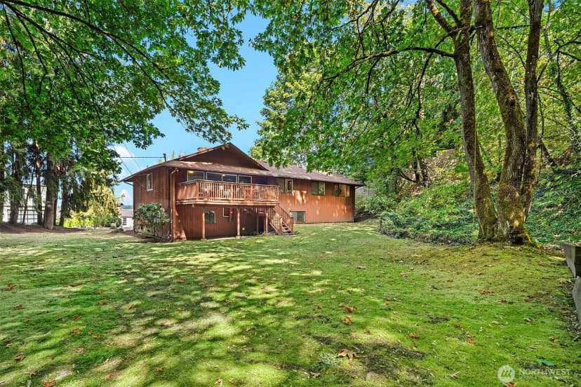 Property photo for 4740 Lakehurst Lane Se, Bellevue photo 32