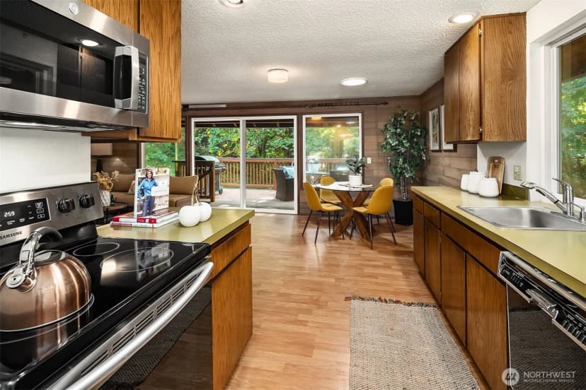 Property photo for 4740 Lakehurst Lane Se, Bellevue photo 14