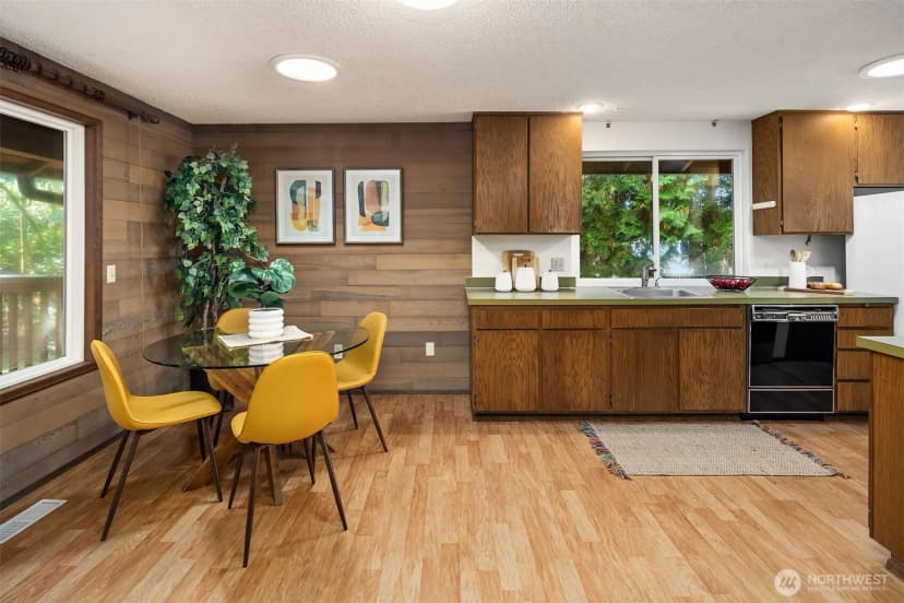 Property photo for 4740 Lakehurst Lane Se, Bellevue photo 15