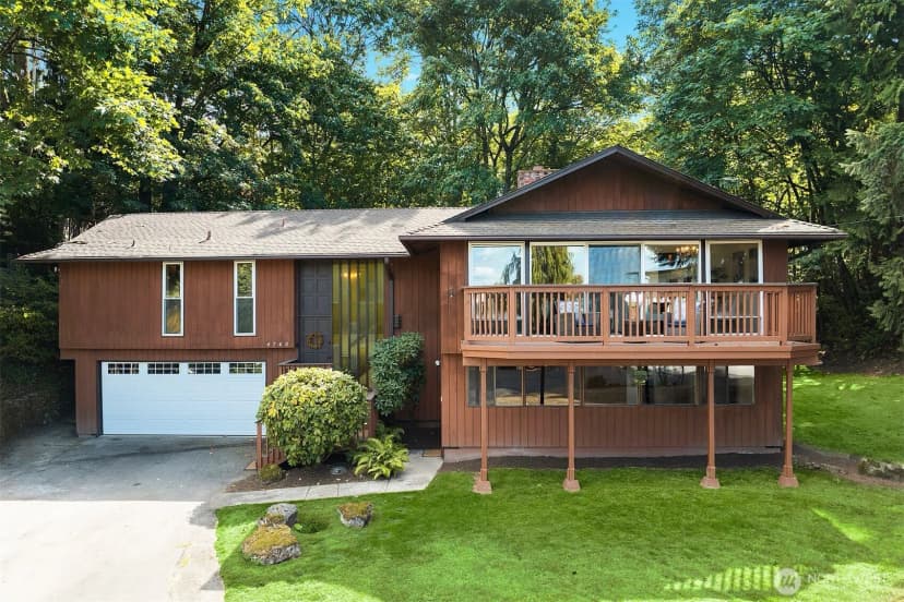 Property photo for 4740 Lakehurst Lane Se, Bellevue photo 2