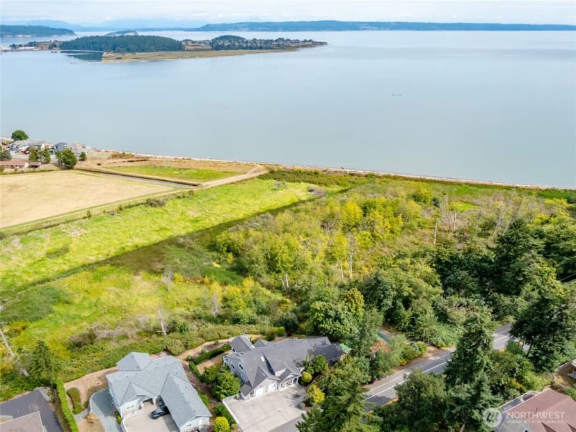 Property photo for 2220 Sw Scenic Heights Street, Oak Harbor photo 3