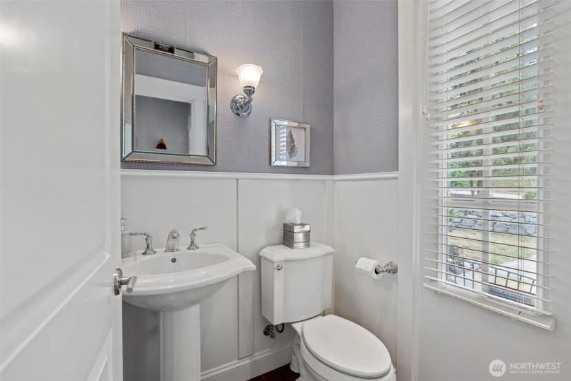 Property photo for 2220 Sw Scenic Heights Street, Oak Harbor photo 8