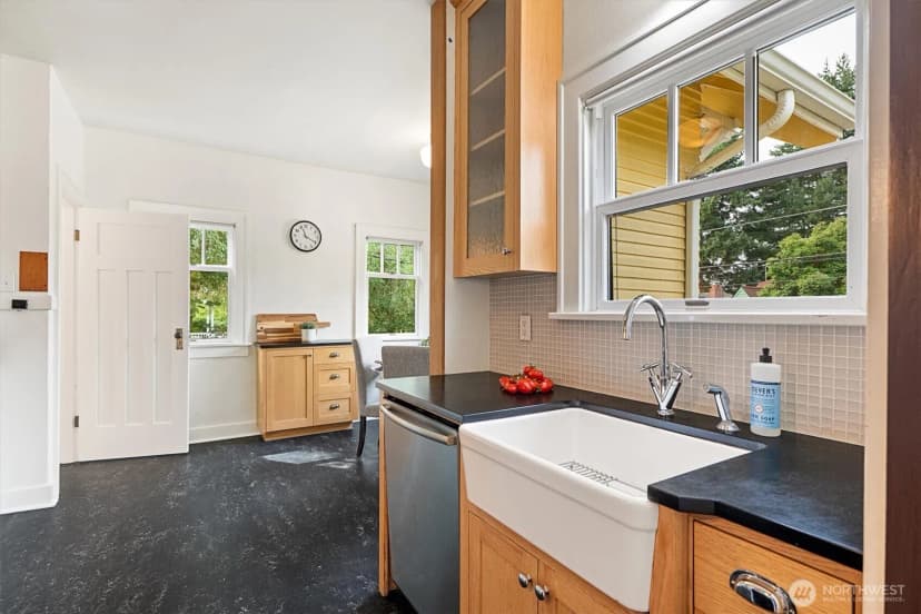 Property photo for 1603 Ne 70th Street, Seattle photo 8