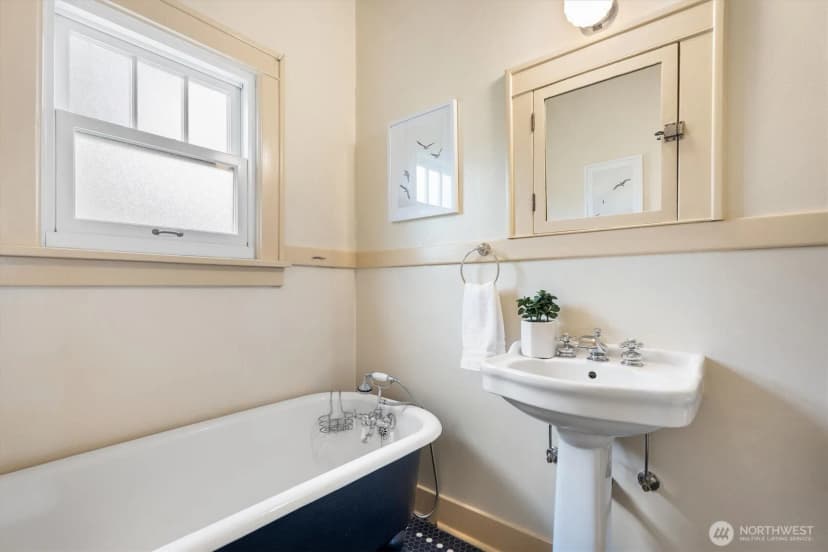Property photo for 1603 Ne 70th Street, Seattle photo 14