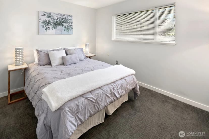 Property photo for 10040 35th Avenue Ne, Seattle photo 21