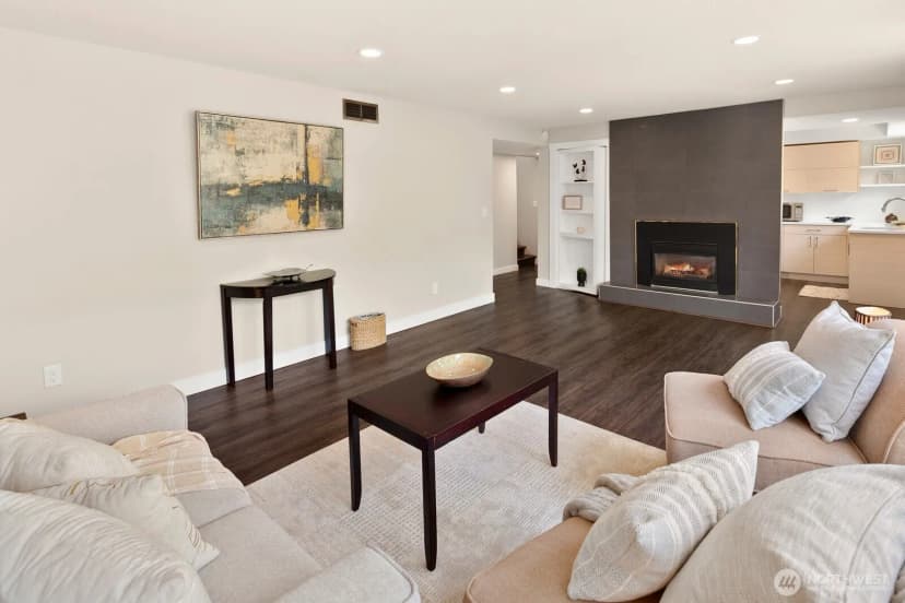 Property photo for 10040 35th Avenue Ne, Seattle photo 26