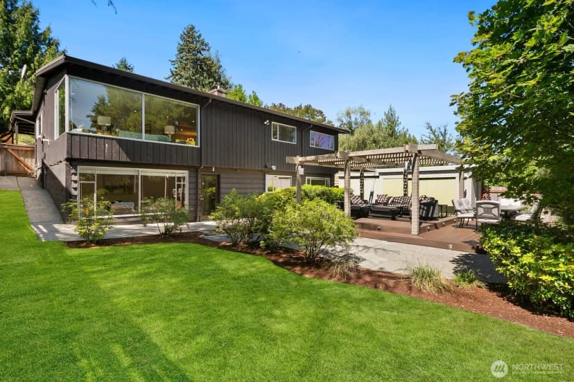 Property photo for 10040 35th Avenue Ne, Seattle