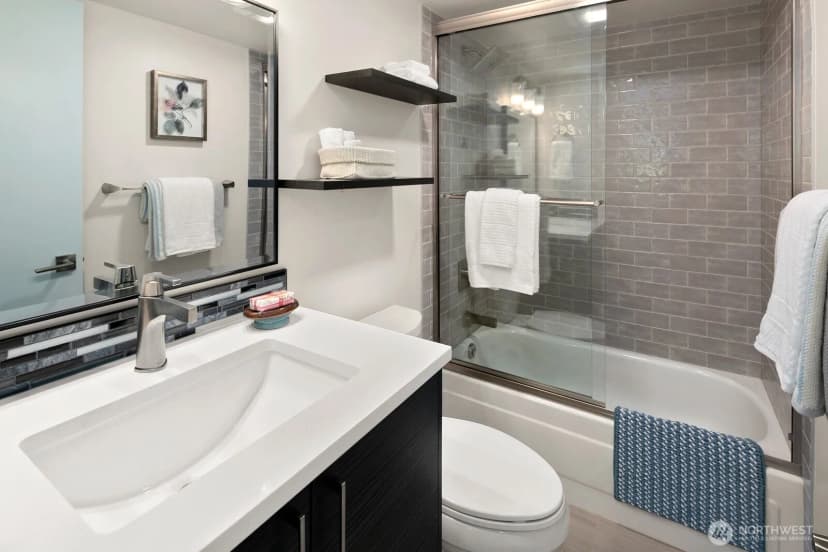 Property photo for 10040 35th Avenue Ne, Seattle photo 22