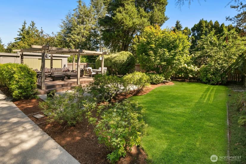 Property photo for 10040 35th Avenue Ne, Seattle photo 28