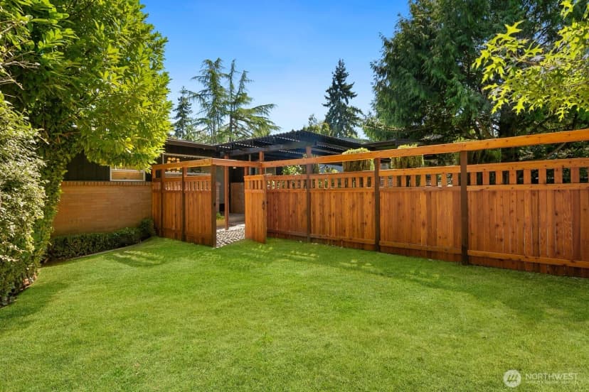Property photo for 10040 35th Avenue Ne, Seattle photo 38