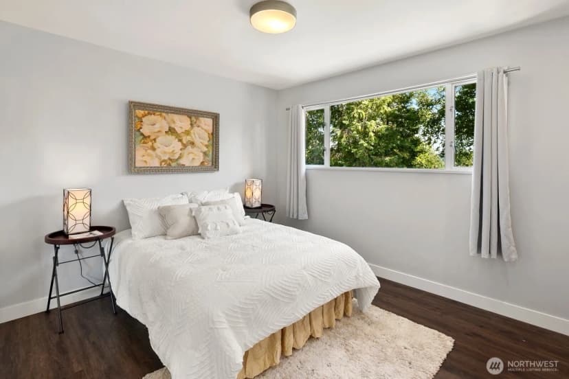 Property photo for 10040 35th Avenue Ne, Seattle photo 12
