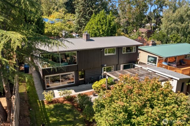 Property photo for 10040 35th Avenue Ne, Seattle photo 2