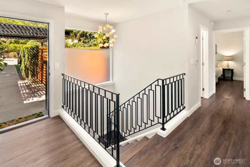Property photo for 10040 35th Avenue Ne, Seattle photo 17