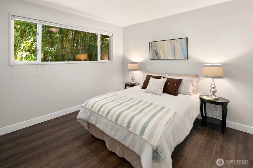 Property photo for 10040 35th Avenue Ne, Seattle photo 15