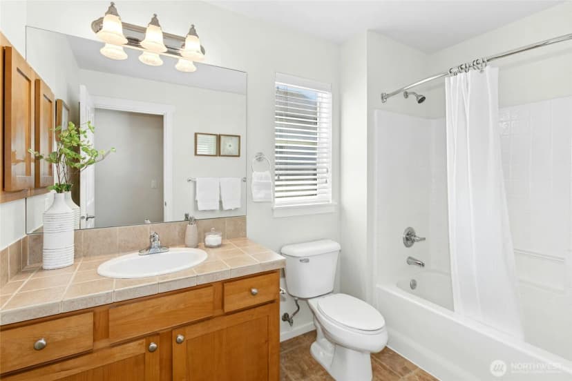 Property photo for 3419 Ne Meadow Way, Issaquah photo 27