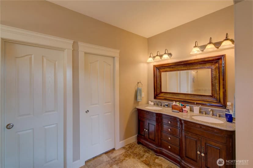 Property photo for 2611 Sea Crest Avenue N, Long Beach photo 23