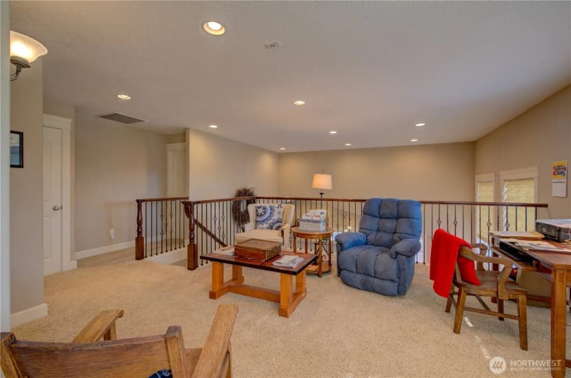 Property photo for 2611 Sea Crest Avenue N, Long Beach photo 30