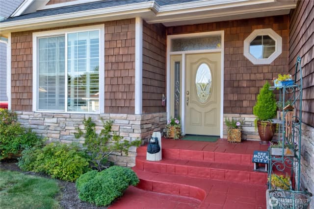 Property photo for 2611 Sea Crest Avenue N, Long Beach photo 5