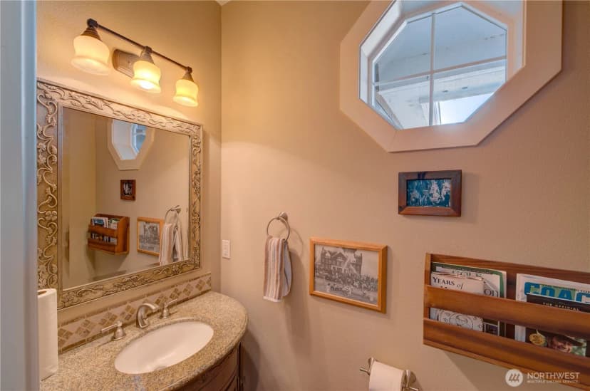 Property photo for 2611 Sea Crest Avenue N, Long Beach photo 24