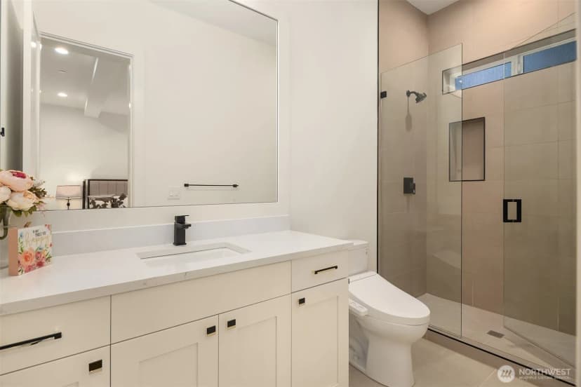 Property photo for 656 166th Avenue Ne, Bellevue photo 18