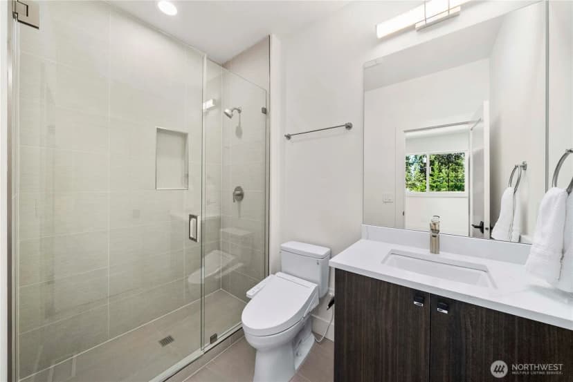 Property photo for 656 166th Avenue Ne, Bellevue photo 32