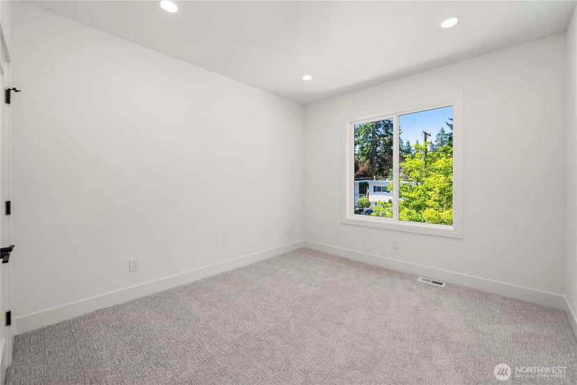 Property photo for 656 166th Avenue Ne, Bellevue photo 33