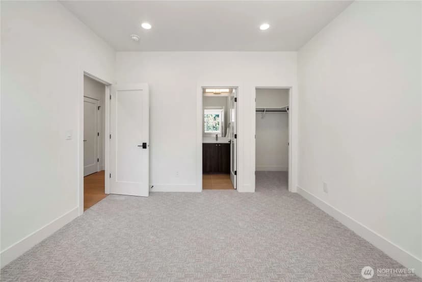 Property photo for 656 166th Avenue Ne, Bellevue photo 31